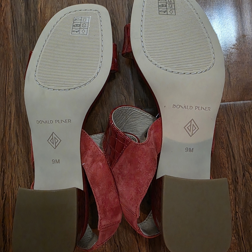 Donald Pilner Women's Vixi Sandal In Red. Size 9 Brand New. Smoke Free Home - Picture 5 of 9